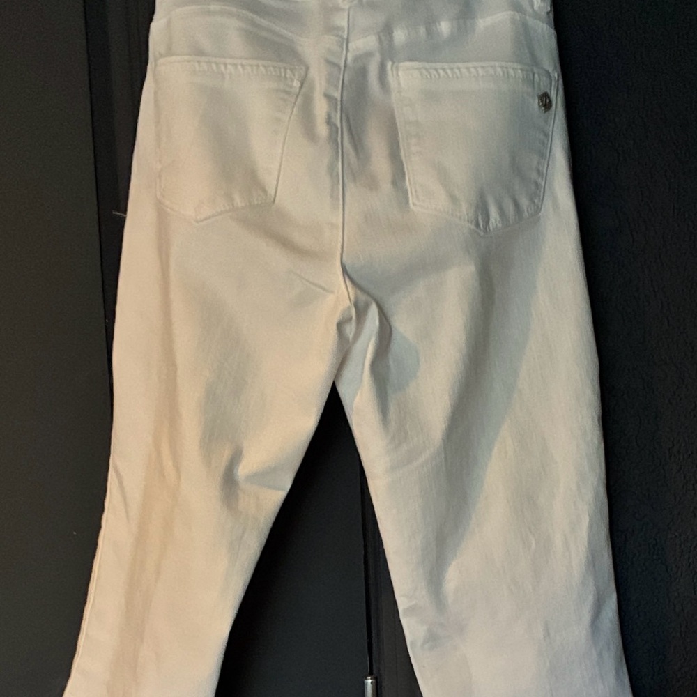 Democracy Women's White Cropped Jeans - Picture 7 of 7
